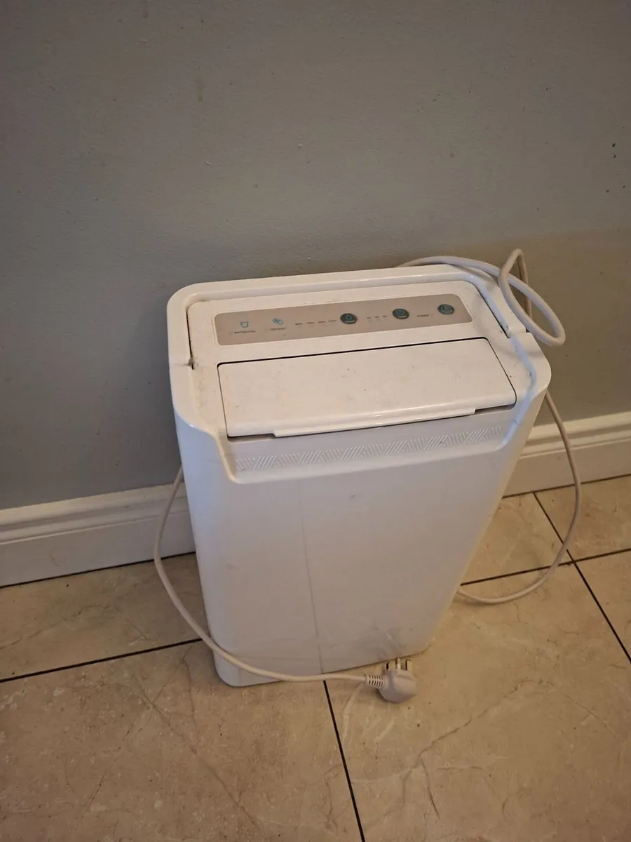 Essentials  10L Dehumidifier - Image 2