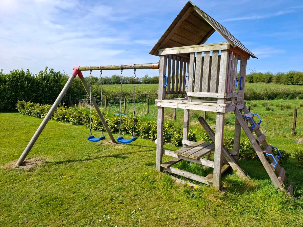 Children's swing and Tree house. - Image 2