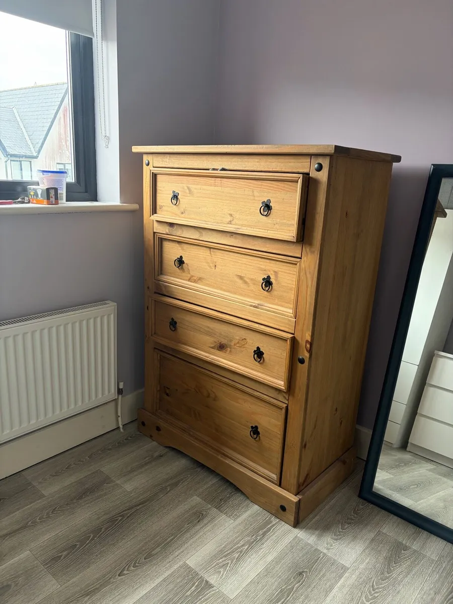 Chest of drawers