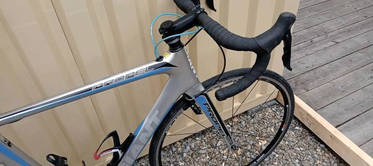 GIANT PROPEL CARBON BIKE - Image 2
