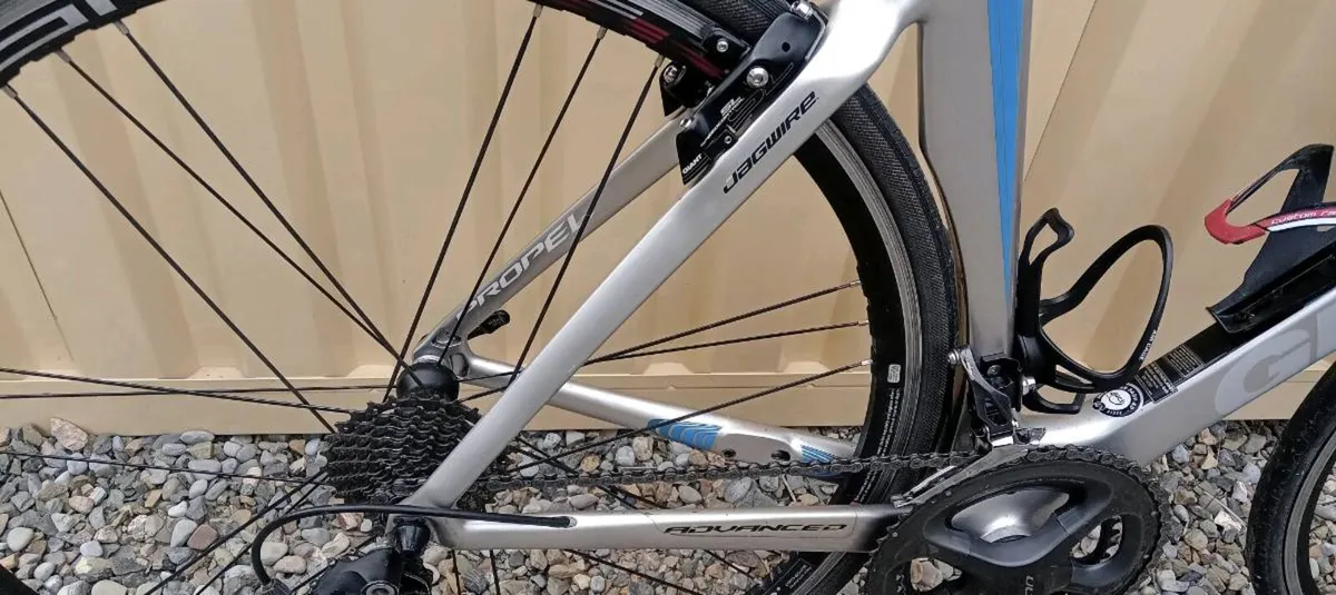 GIANT PROPEL CARBON BIKE - Image 4