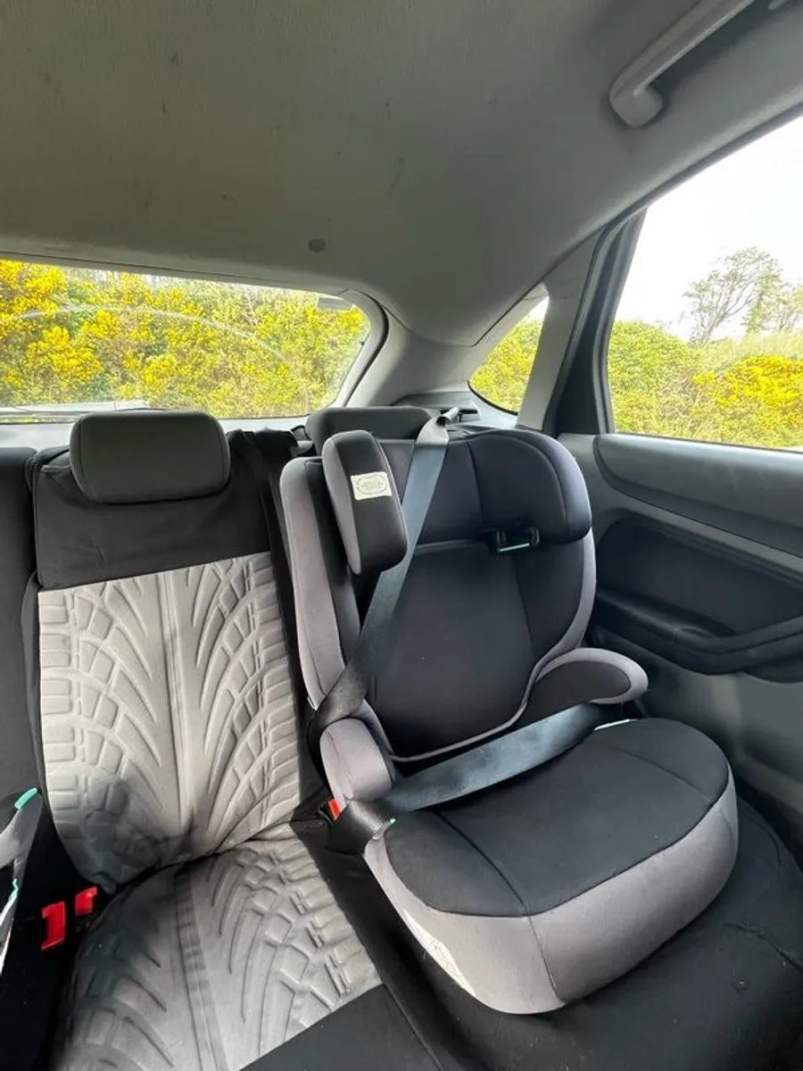 Booster and baby car seat - Image 1