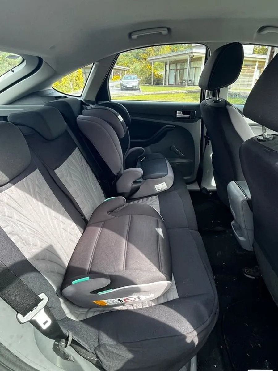 Booster and baby car seat - Image 4