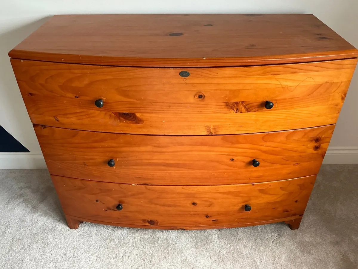 Bow fronted chest of drawers