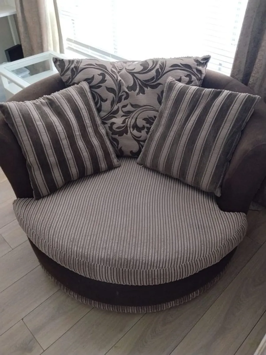 Stylish Jumbo Cord Corner Sofa & Matching Swivel Cuddle Chair - Image 2