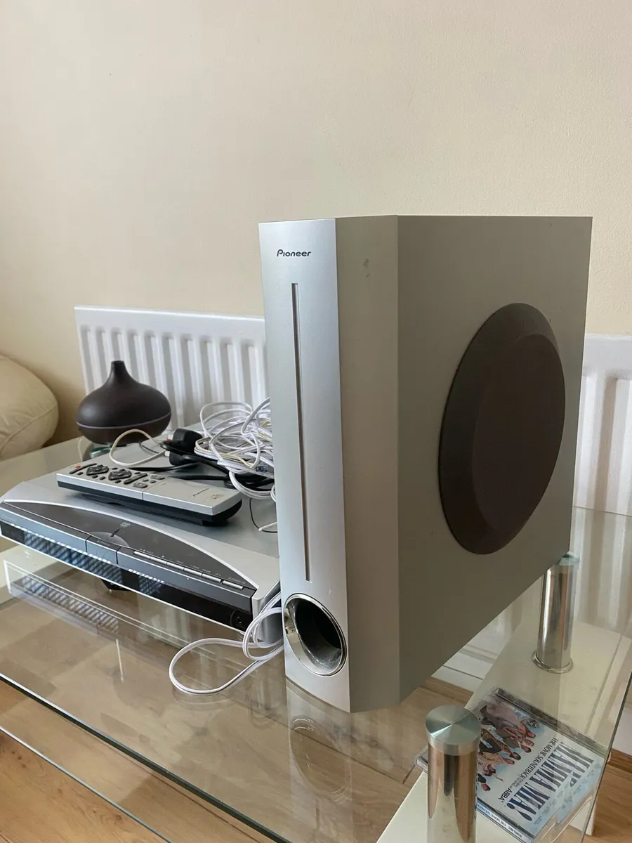 Pioneer sound system - Image 1