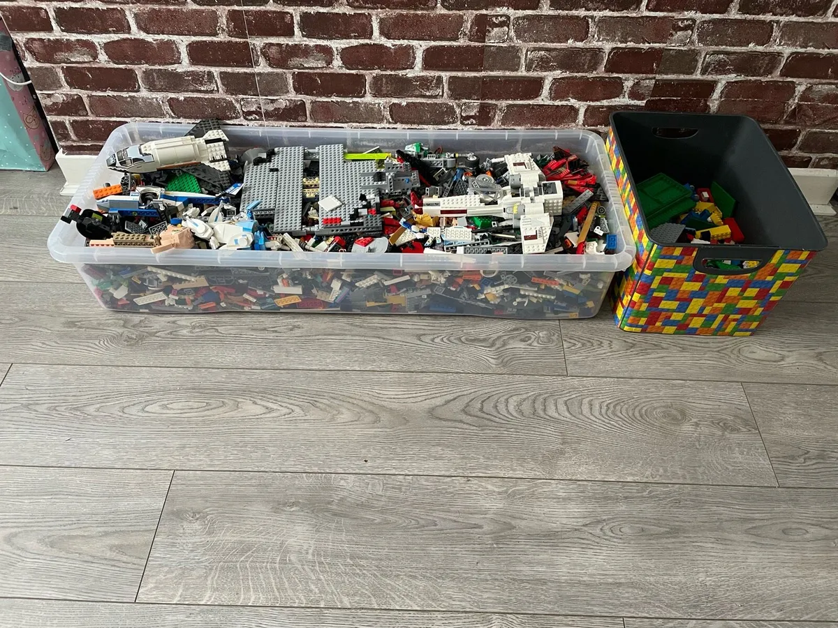 MASSIVE LOT OF LEGO - Image 1