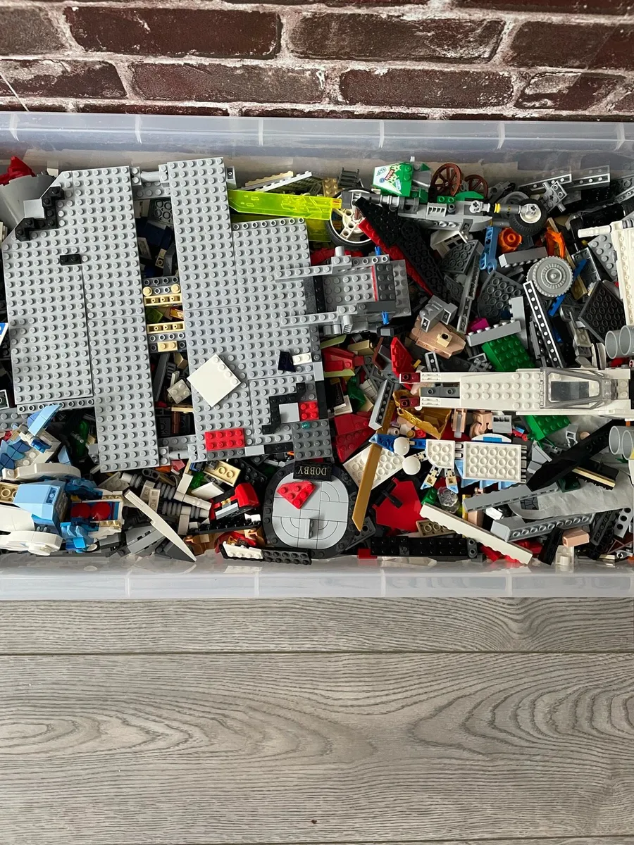 MASSIVE LOT OF LEGO - Image 4