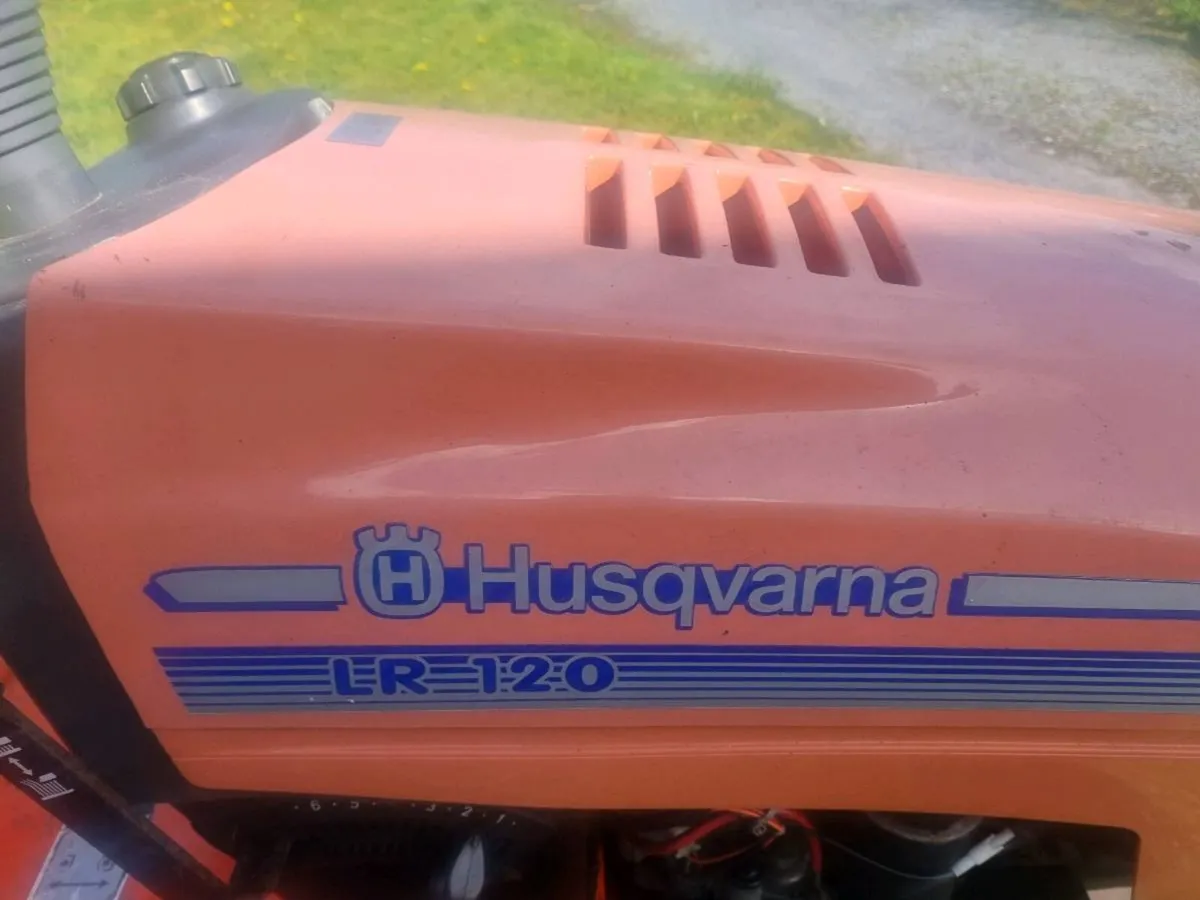 Husqvarna lr120 ride on mower - Image 3