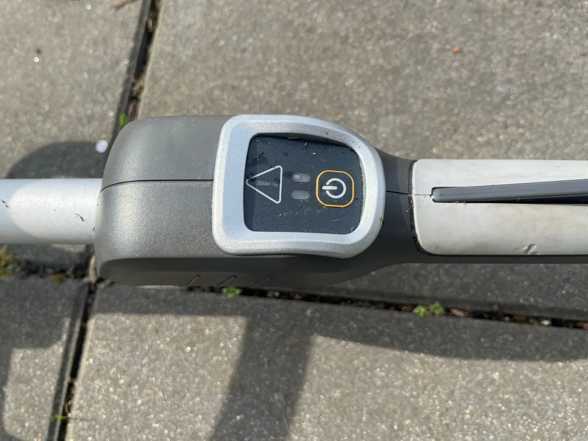 Mount field battery strimmer - Image 3