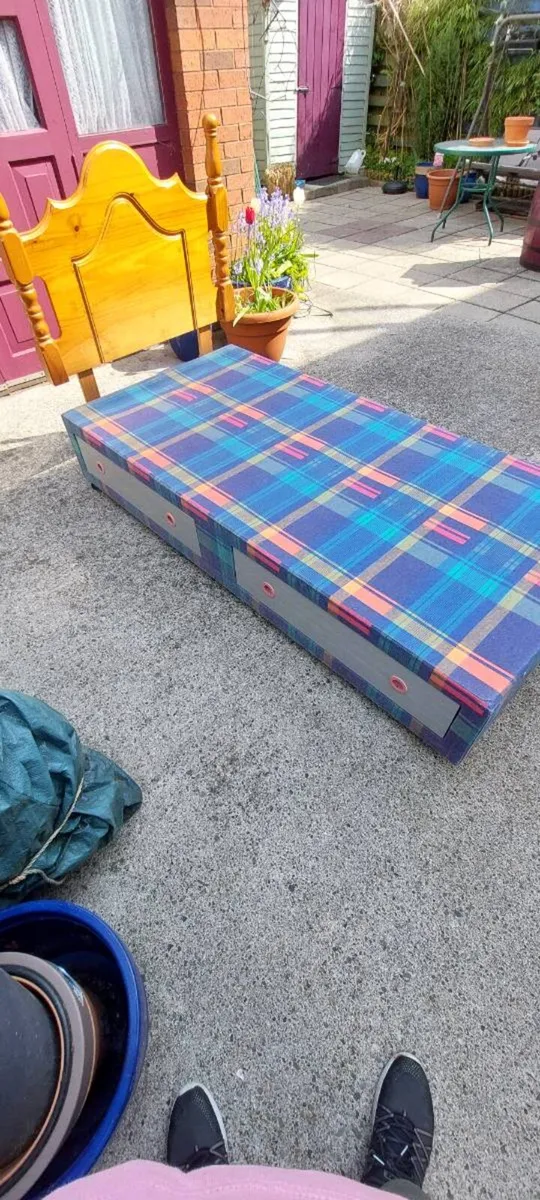 Single bed with 2 drawers & wooden headboard - Image 1