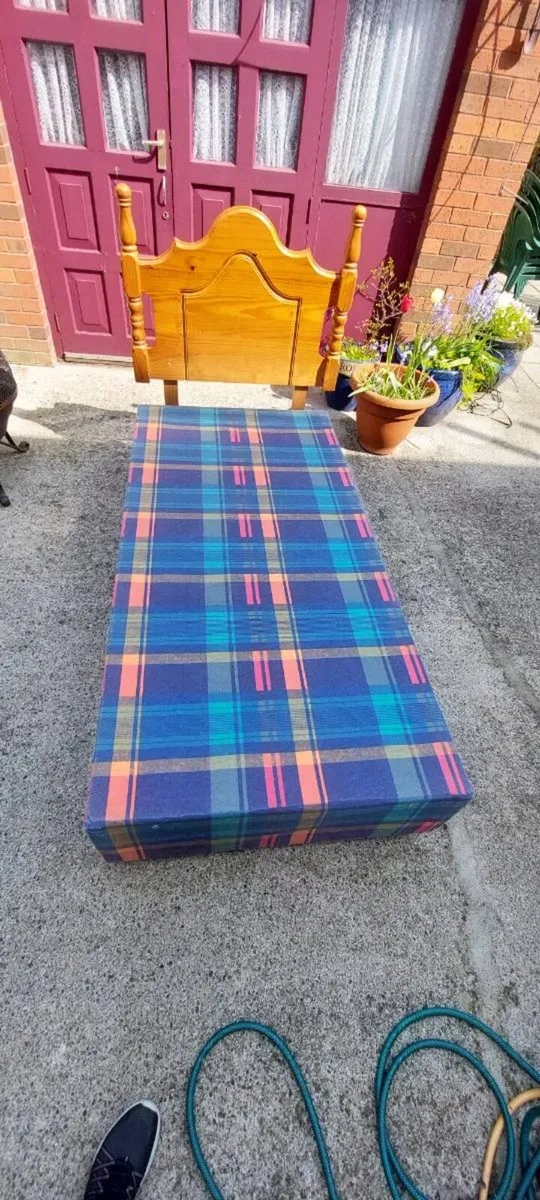 Single bed with 2 drawers & wooden headboard - Image 2