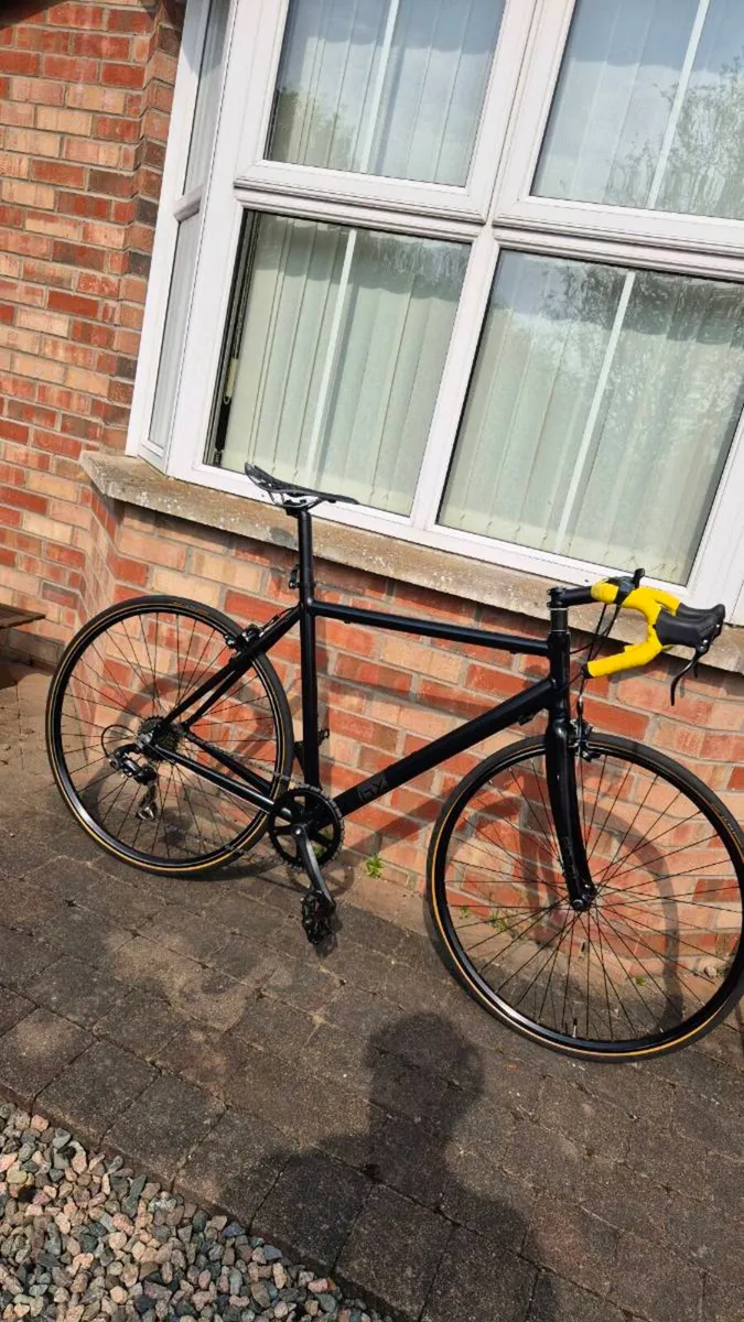 Road racing bike - Image 1