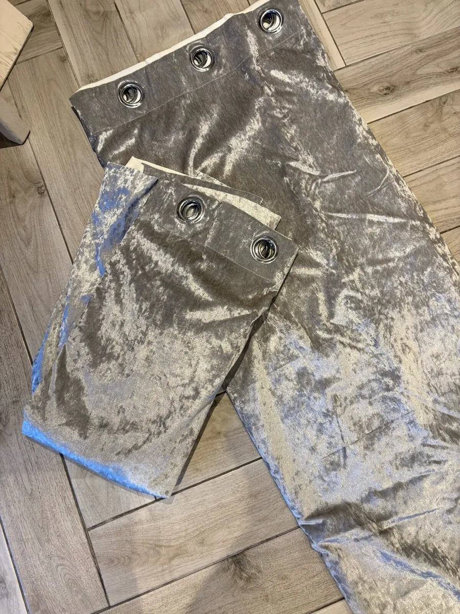 Grey velvet curtains - Image 1