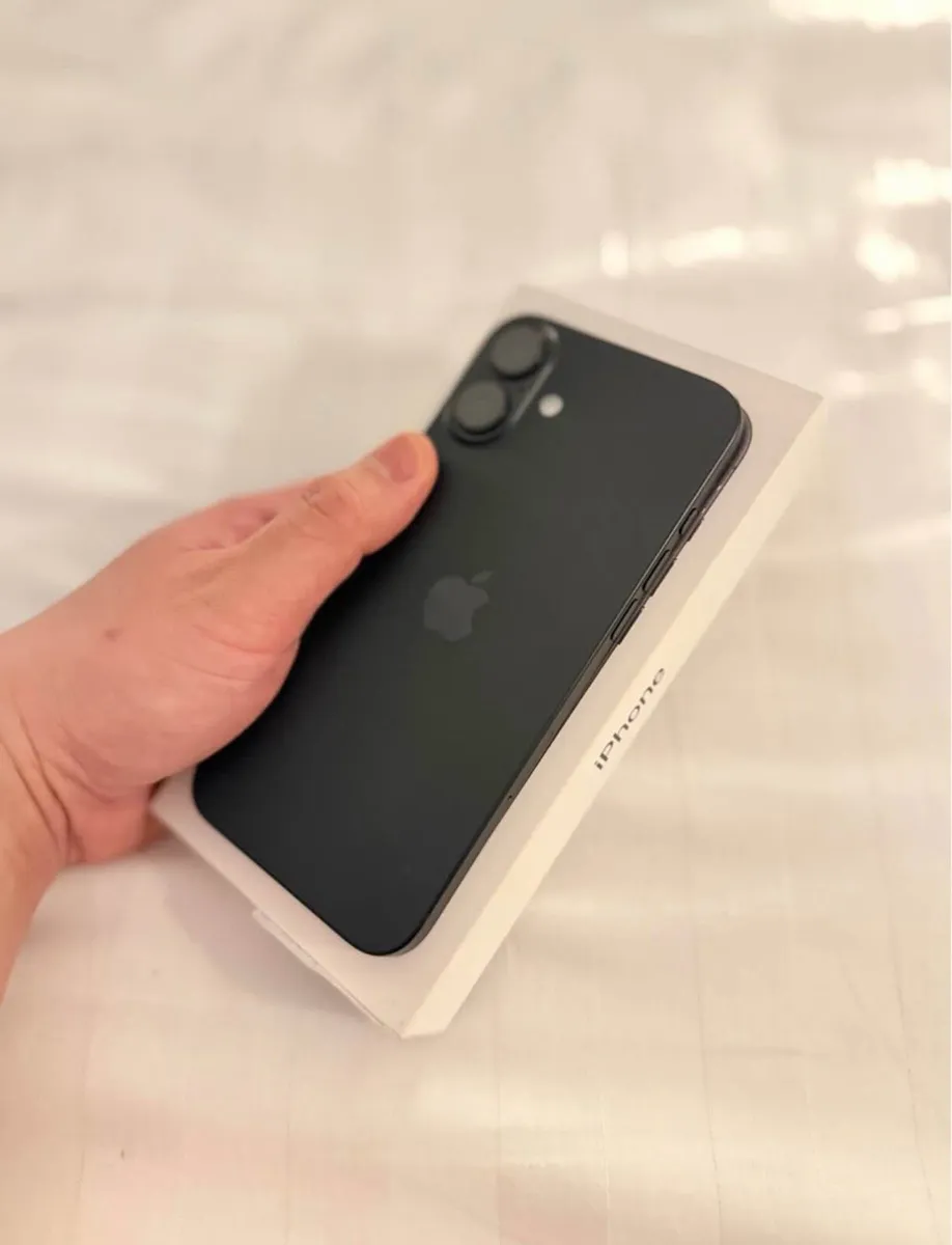 iPhone 16 Plus - Image 2
