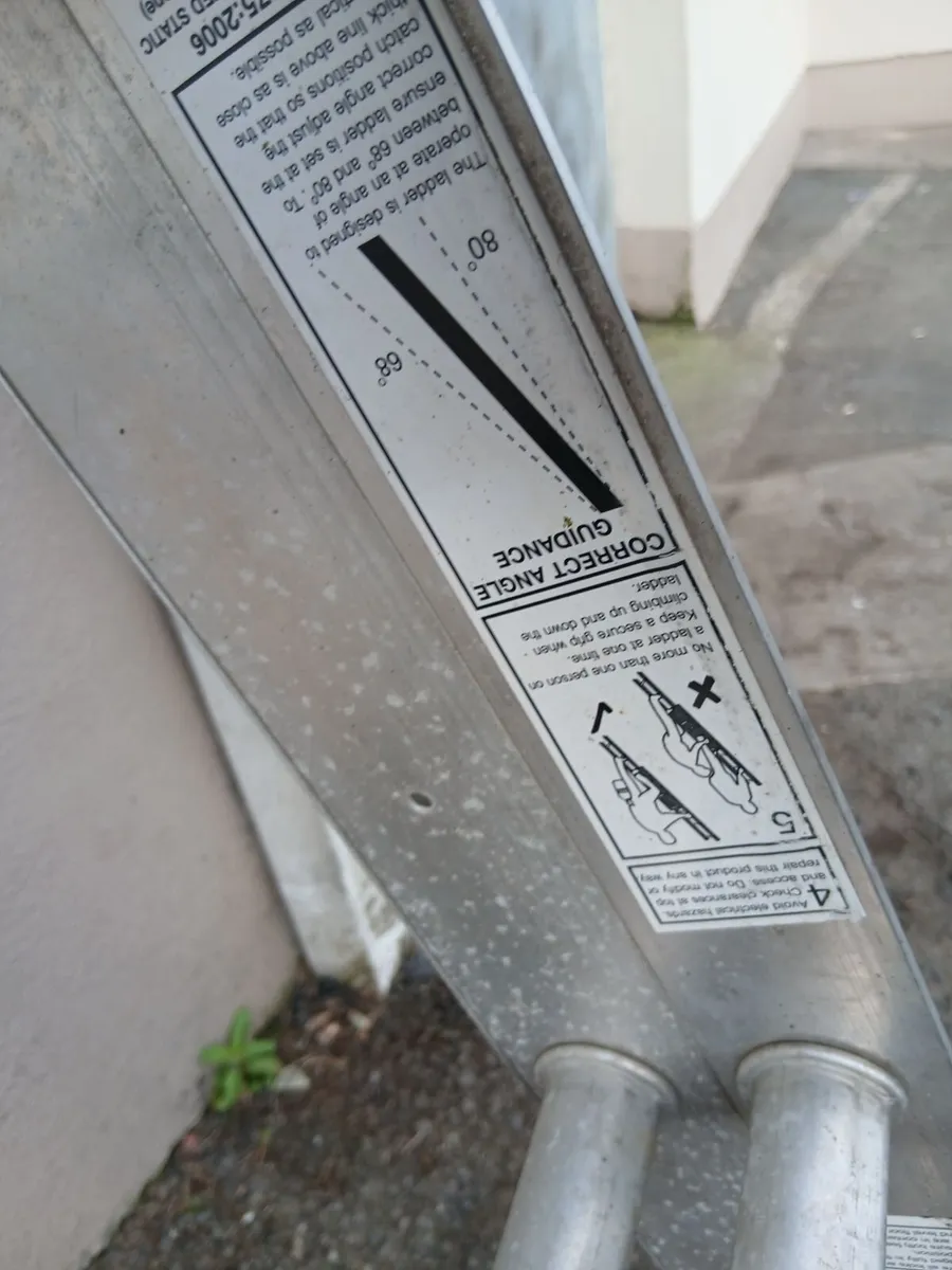 Handy ladder in great condition price too sell - Image 4
