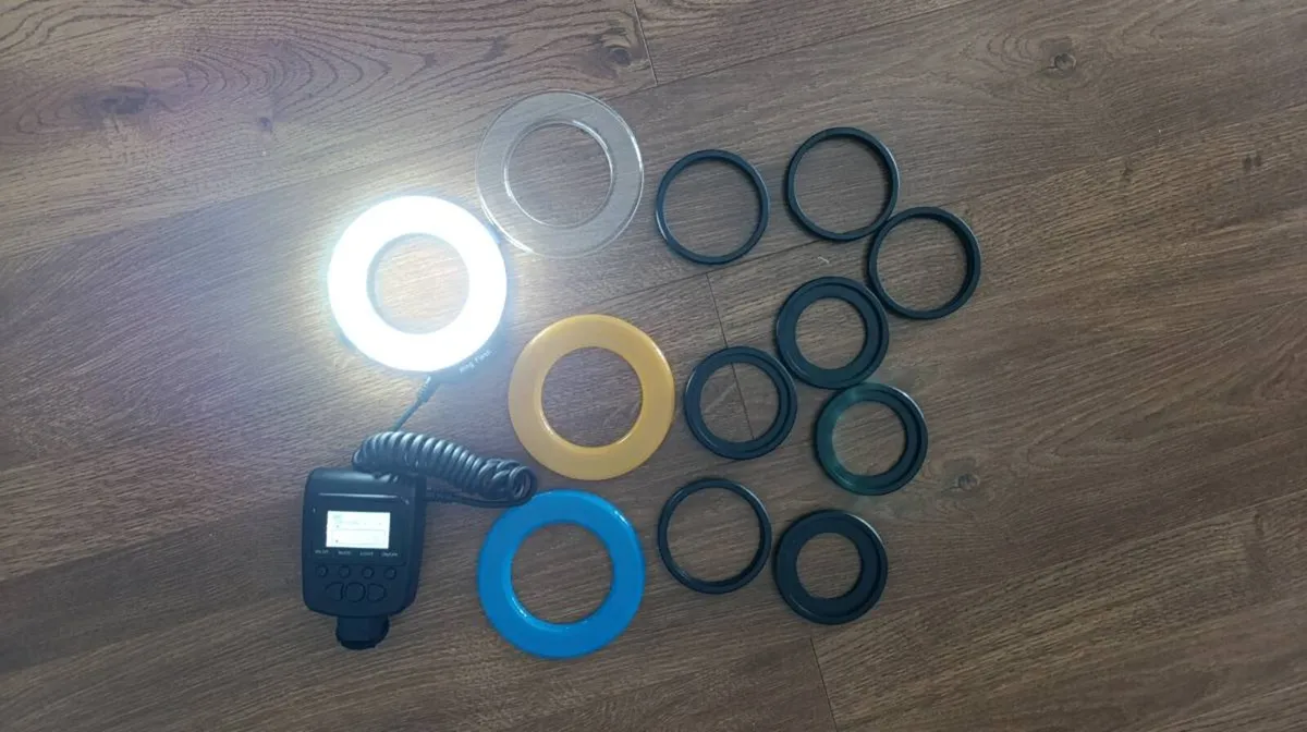 LED Ring Macro Flash AA batteries - Image 1