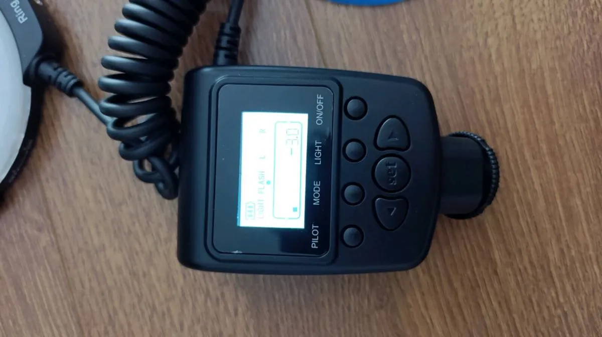 LED Ring Macro Flash AA batteries - Image 2