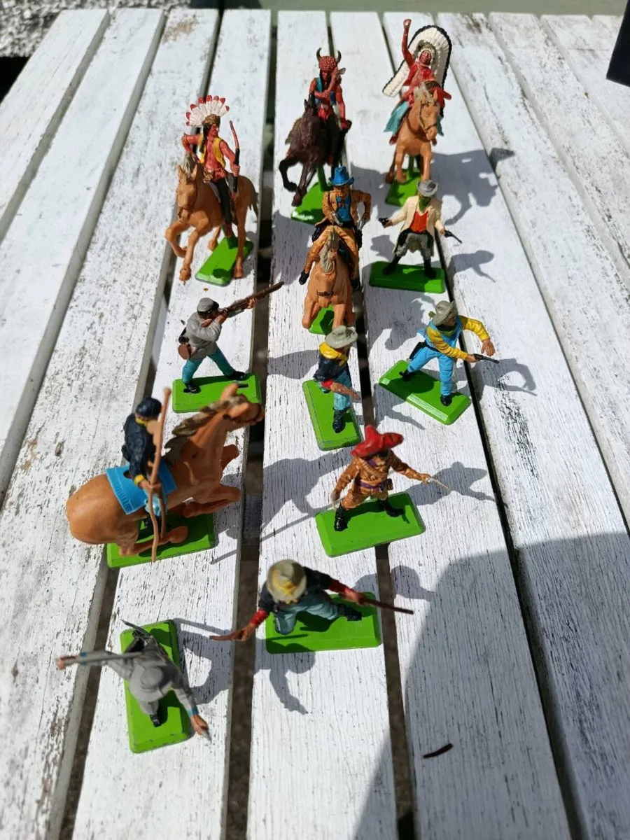 Britain's western figures - Image 1