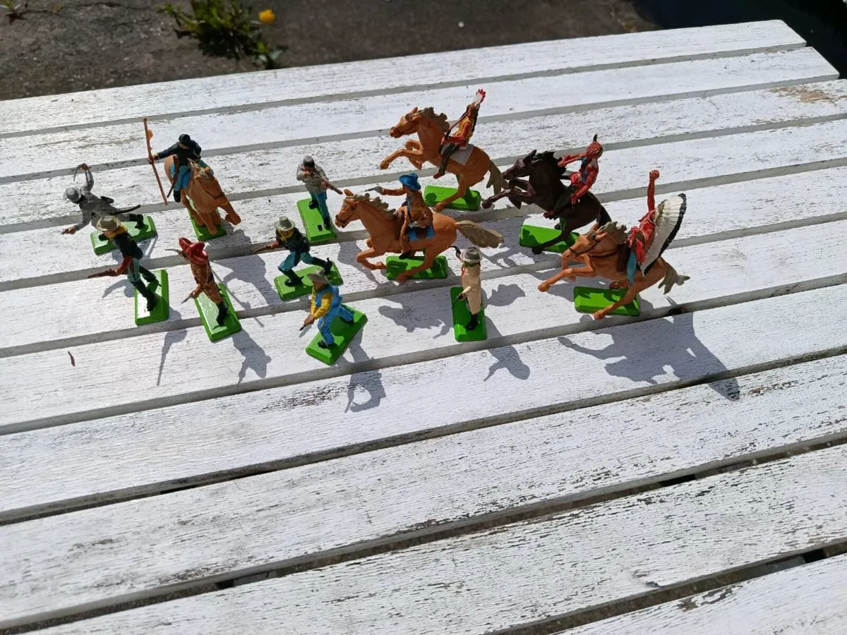 Britain's western figures - Image 2