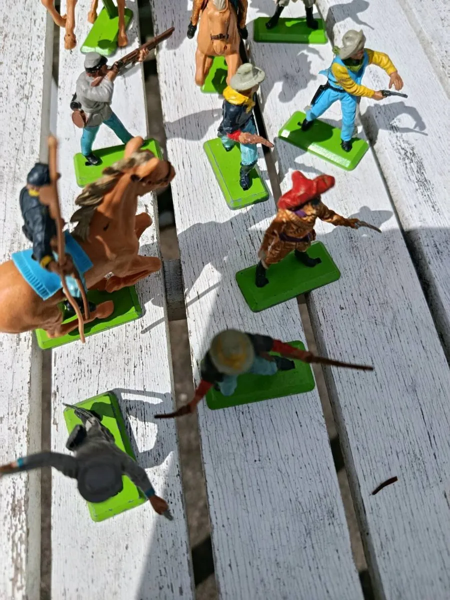 Britain's western figures - Image 3