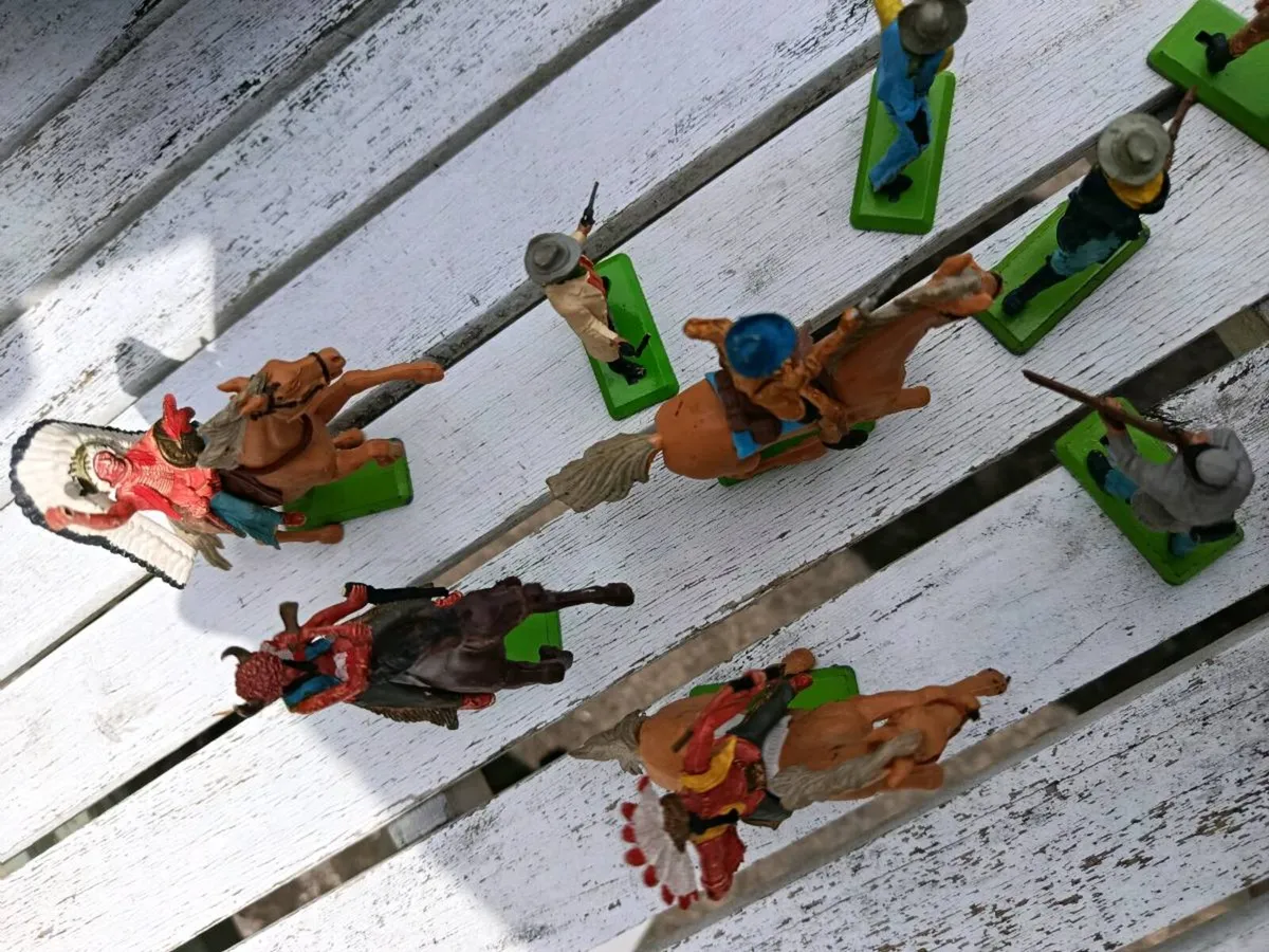 Britain's western figures - Image 4