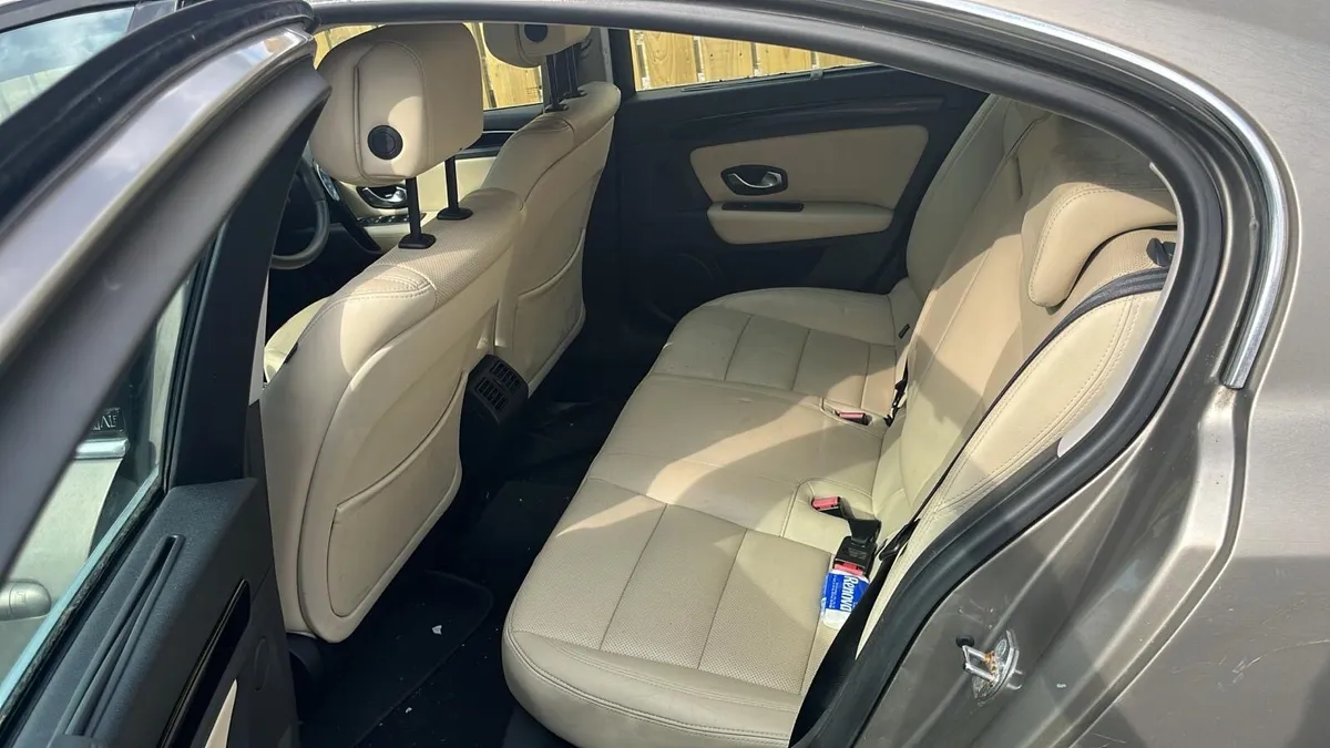 Laguna 2011 just no hand break - Image 3