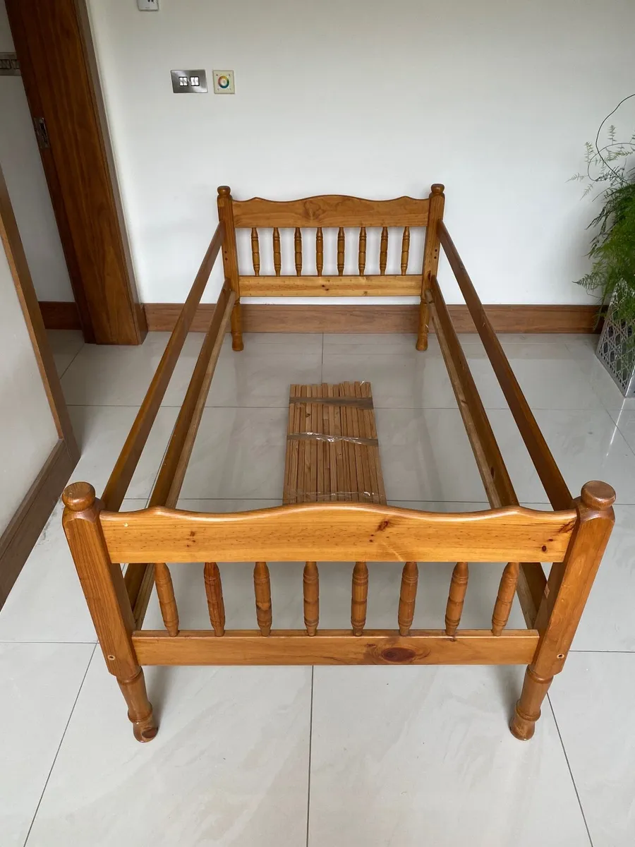 Small wood single bed (child, with/out rails) - Image 1