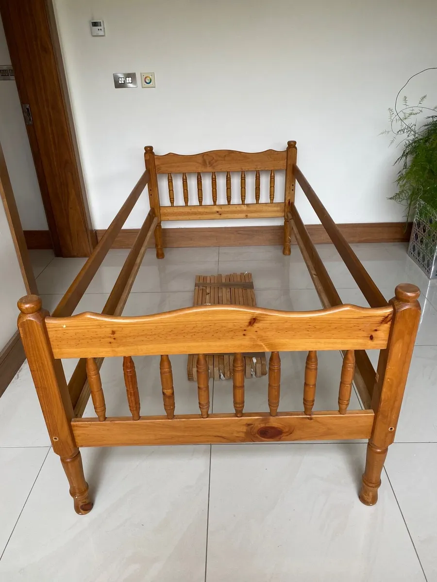 Small wood single bed (child, with/out rails) - Image 2