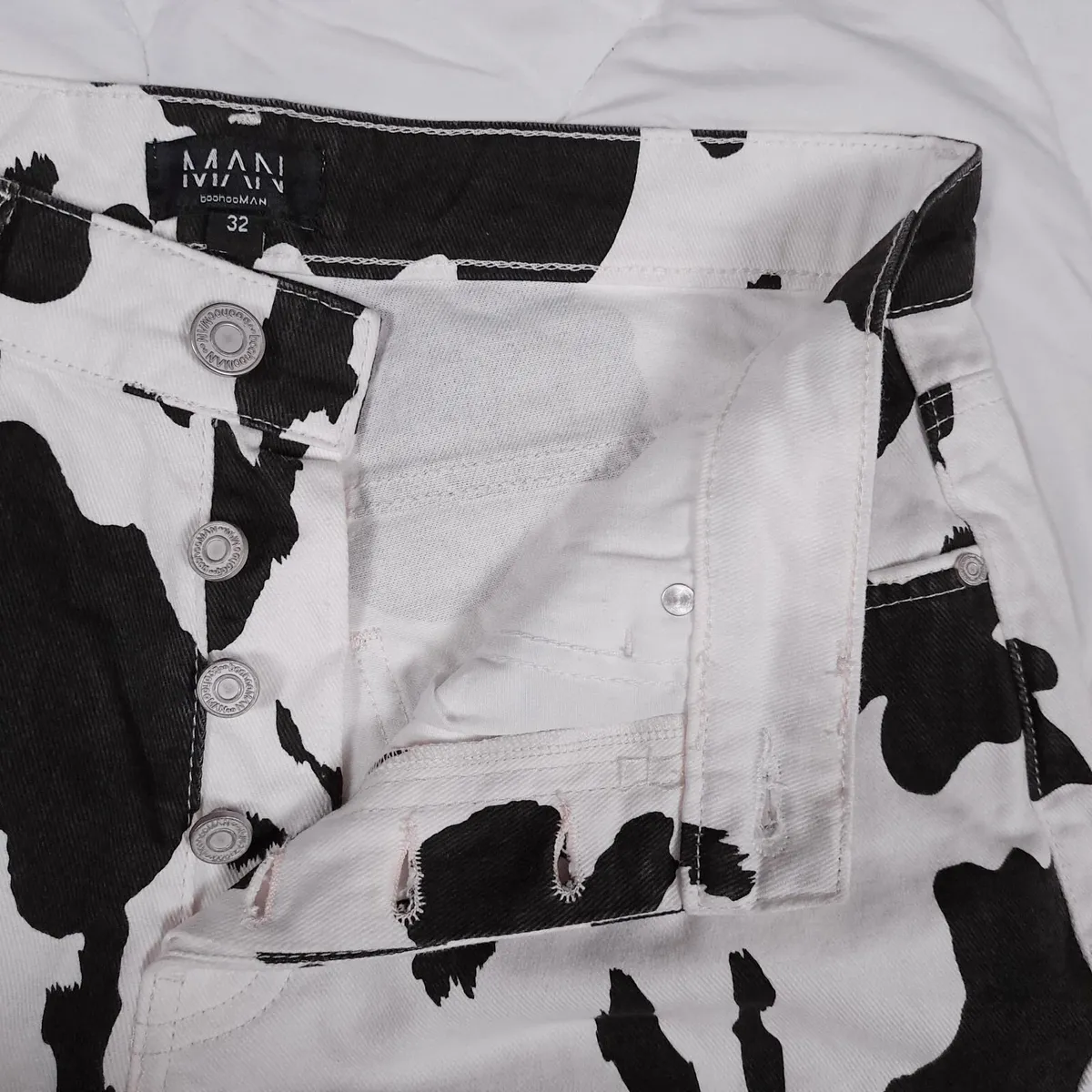Boohoo White Black Cow Print Straight Jeans 32/31 - Image 3