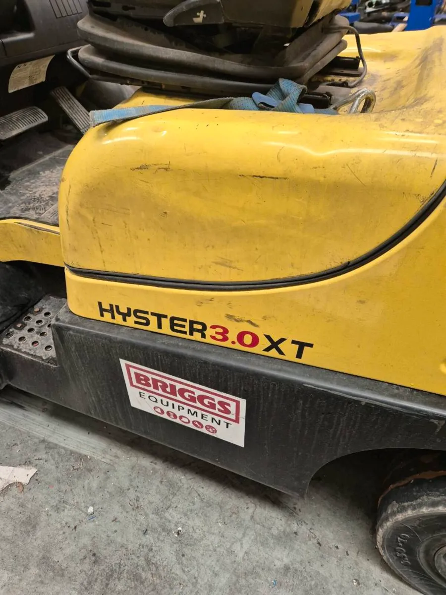 Forklifts 2019 2500h gas - Image 1