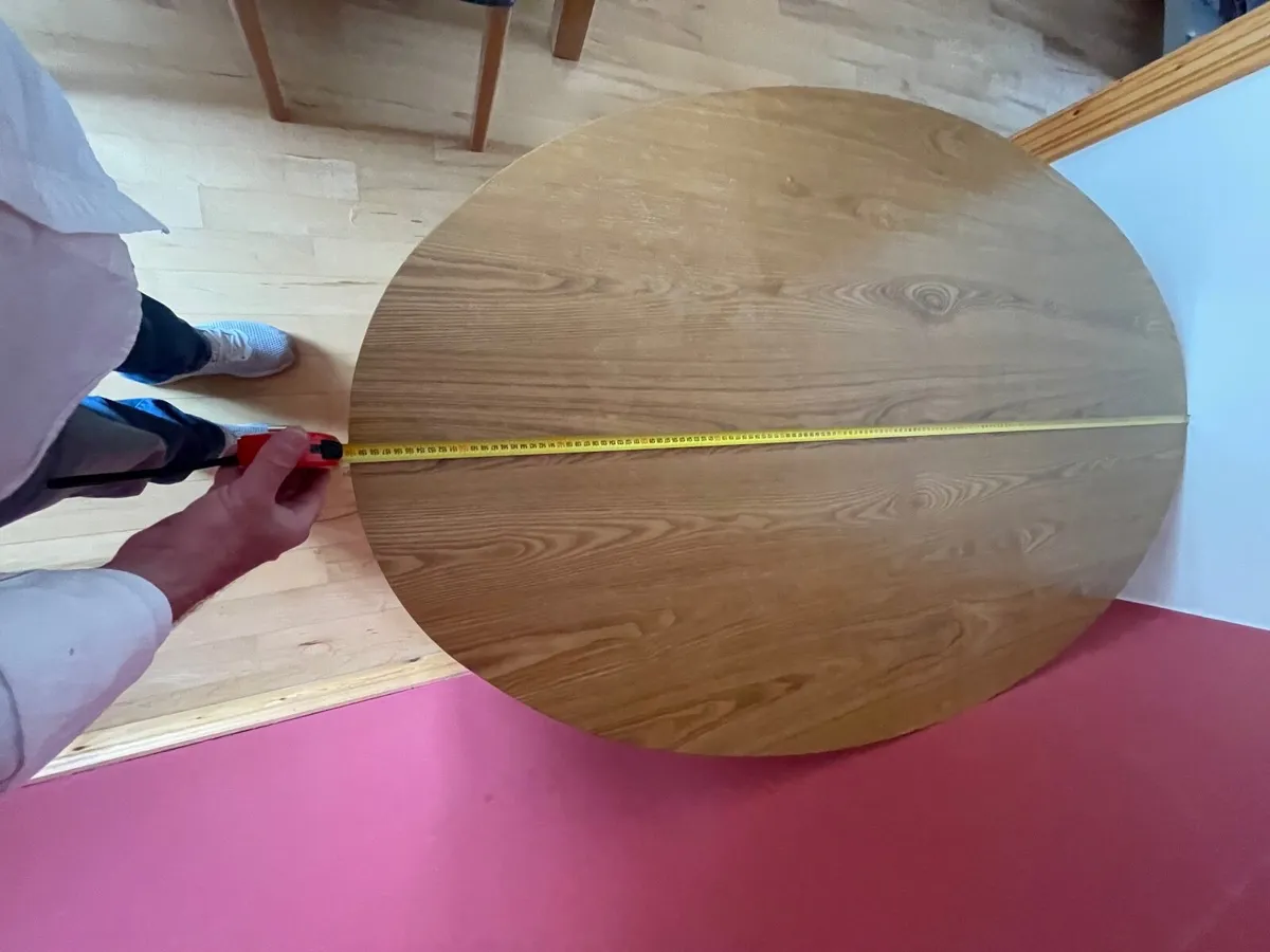 Dining table - Image 1