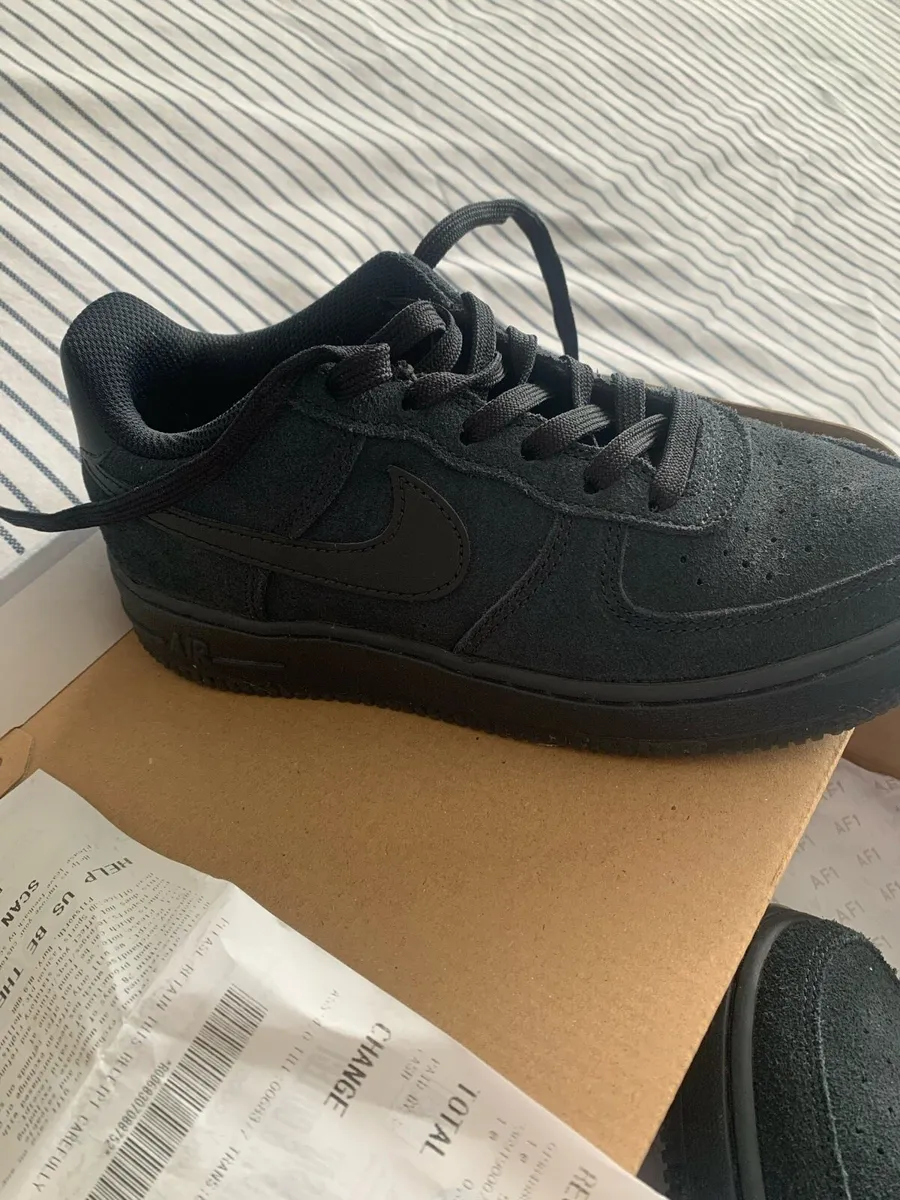 Boys swede Nike runner’s - Image 3