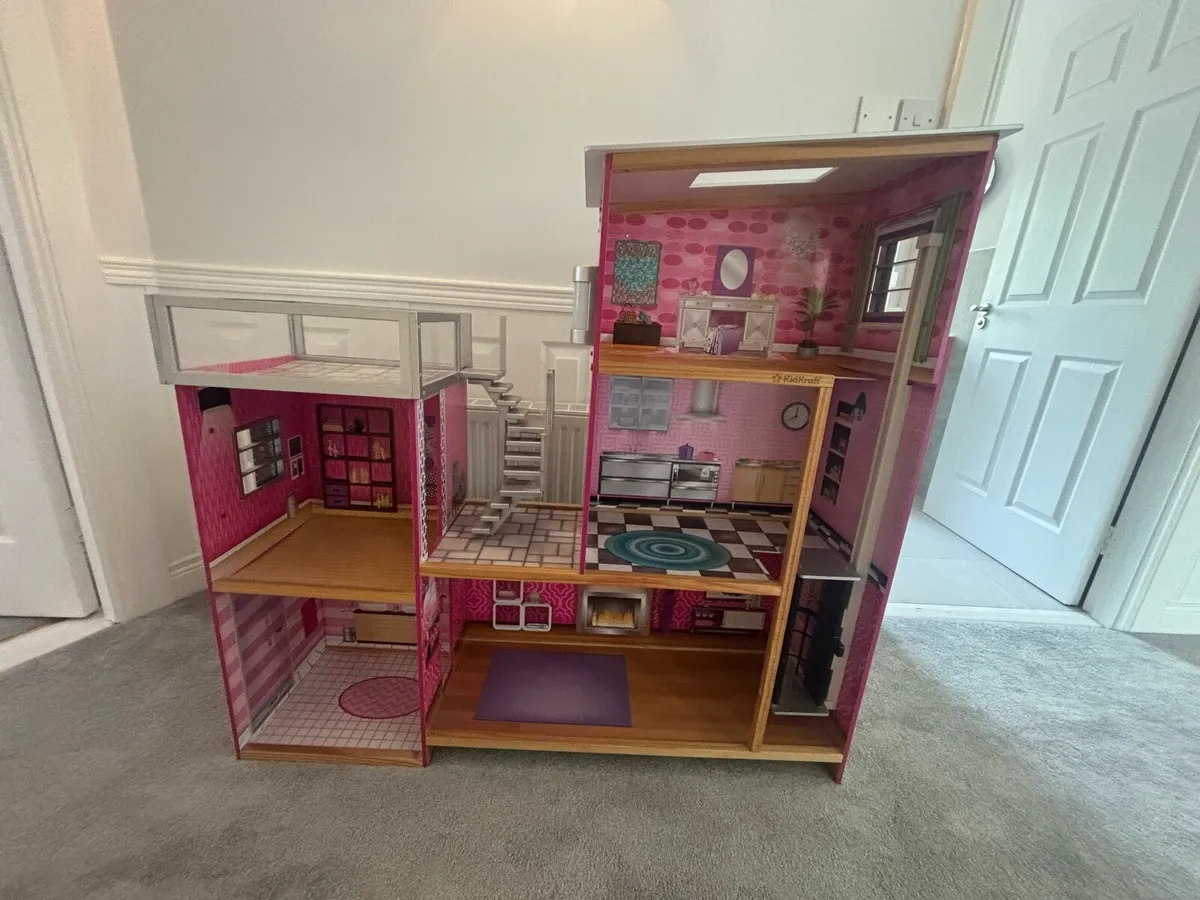Doll house - Image 1