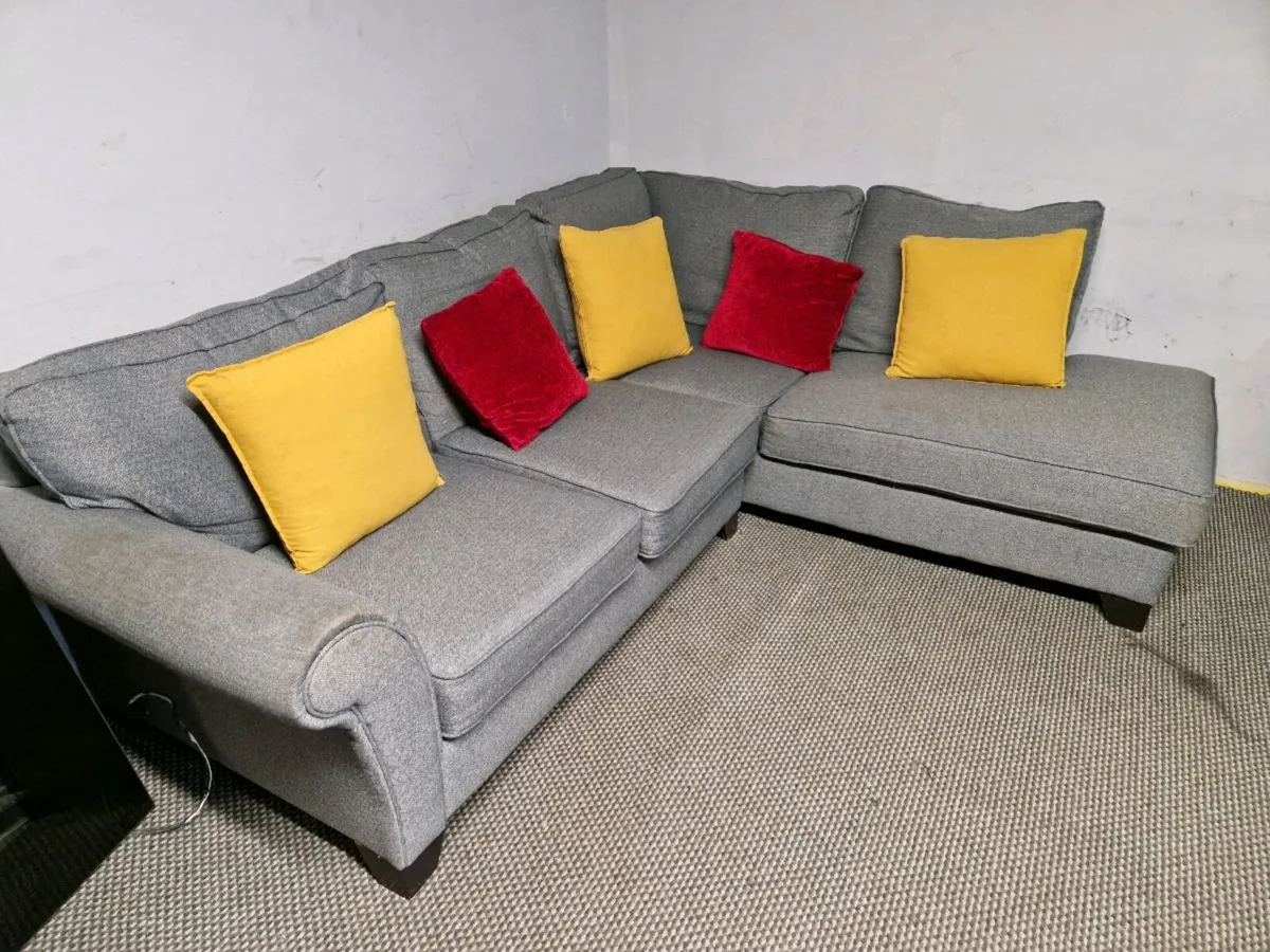Corner sofa - Image 1