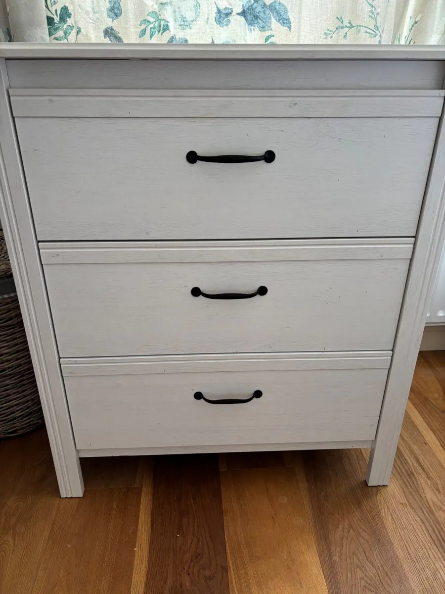 Chest of drawers - Image 1