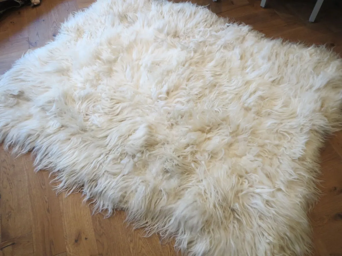 Large Sheepskin Rug - Image 1