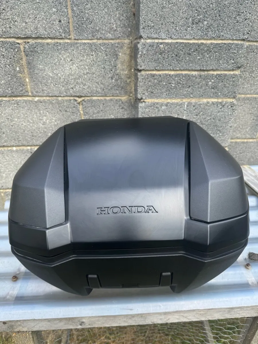 Honda Forza backbox 45L & tucano leg covers - Image 1