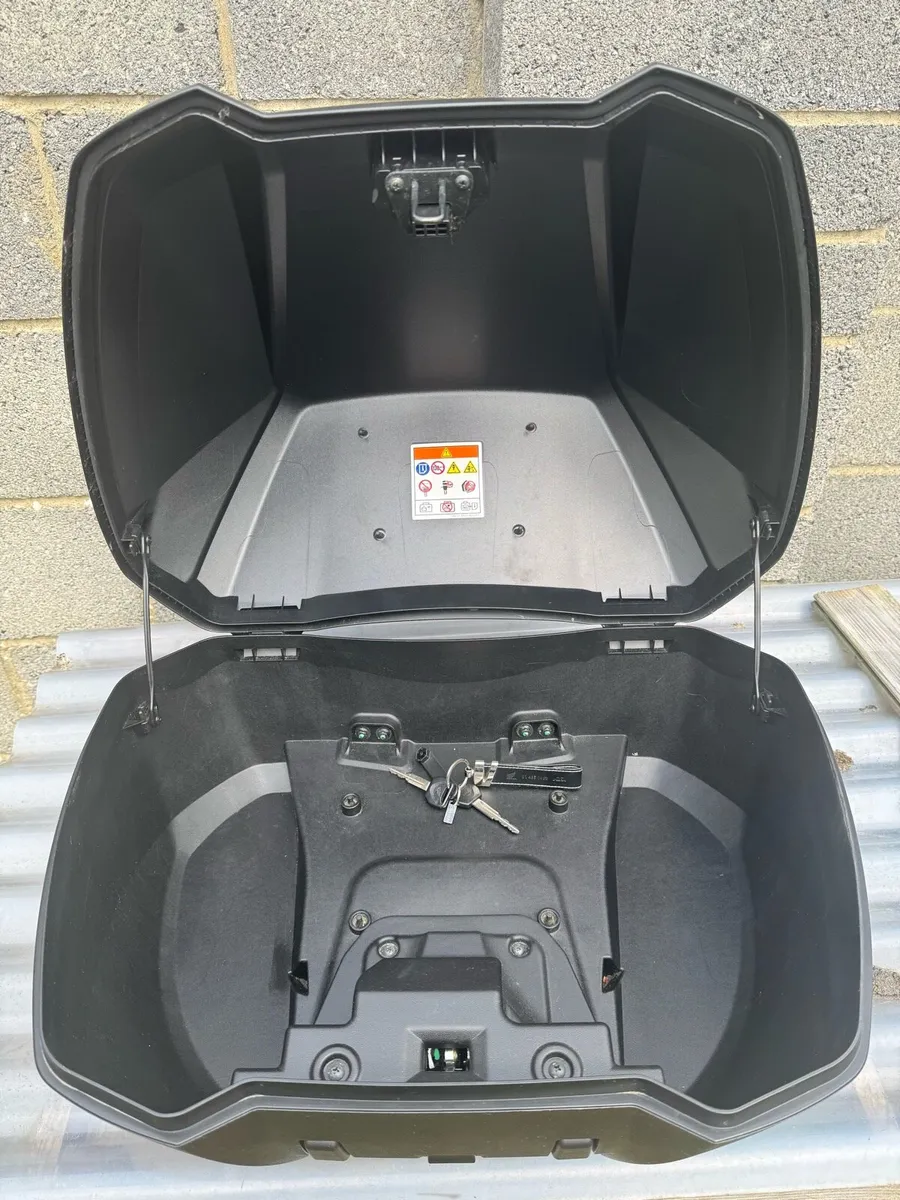 Honda Forza backbox 45L & tucano leg covers - Image 2