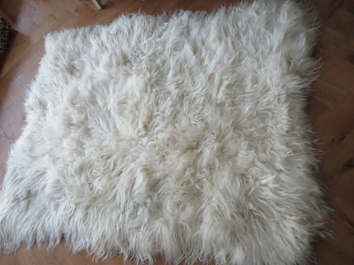 Large Sheepskin Rug - Image 3