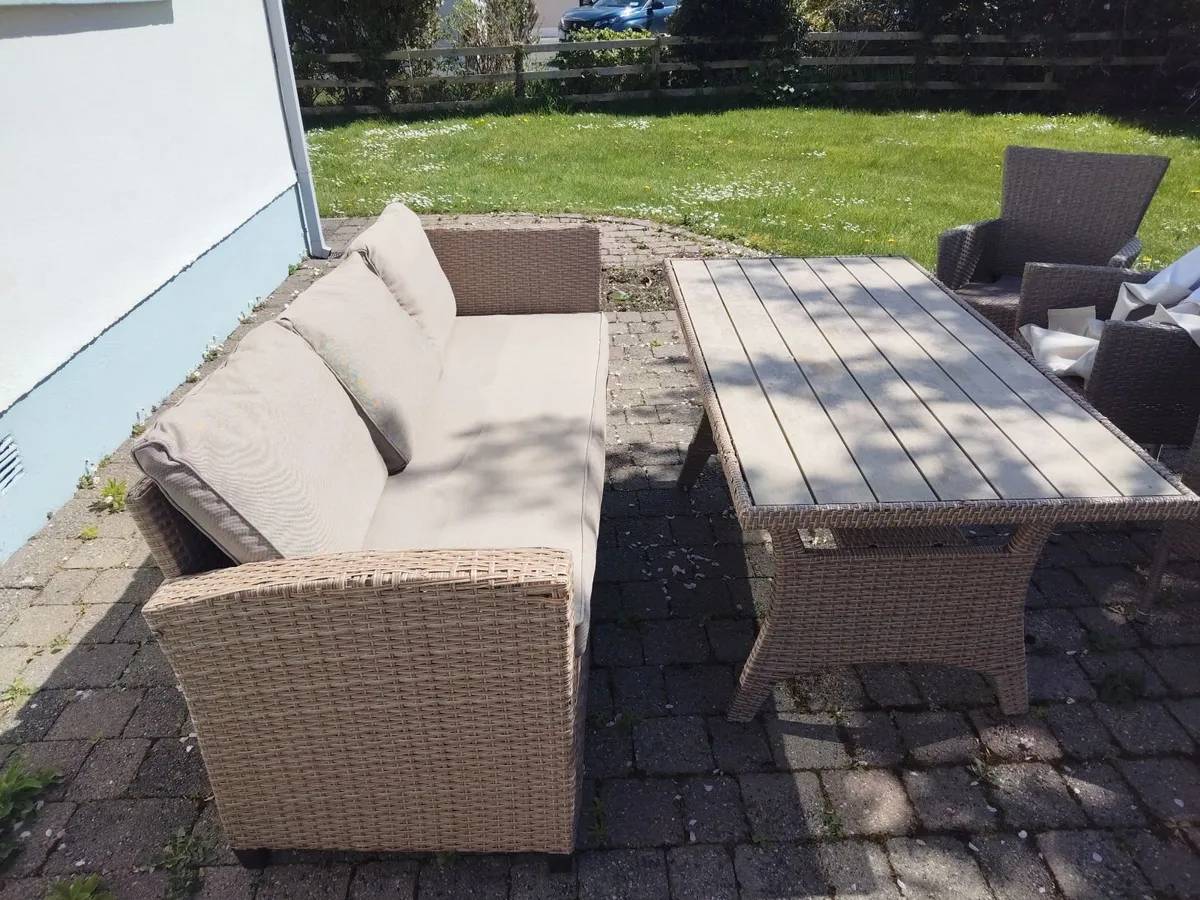 Garden furniture - Image 1