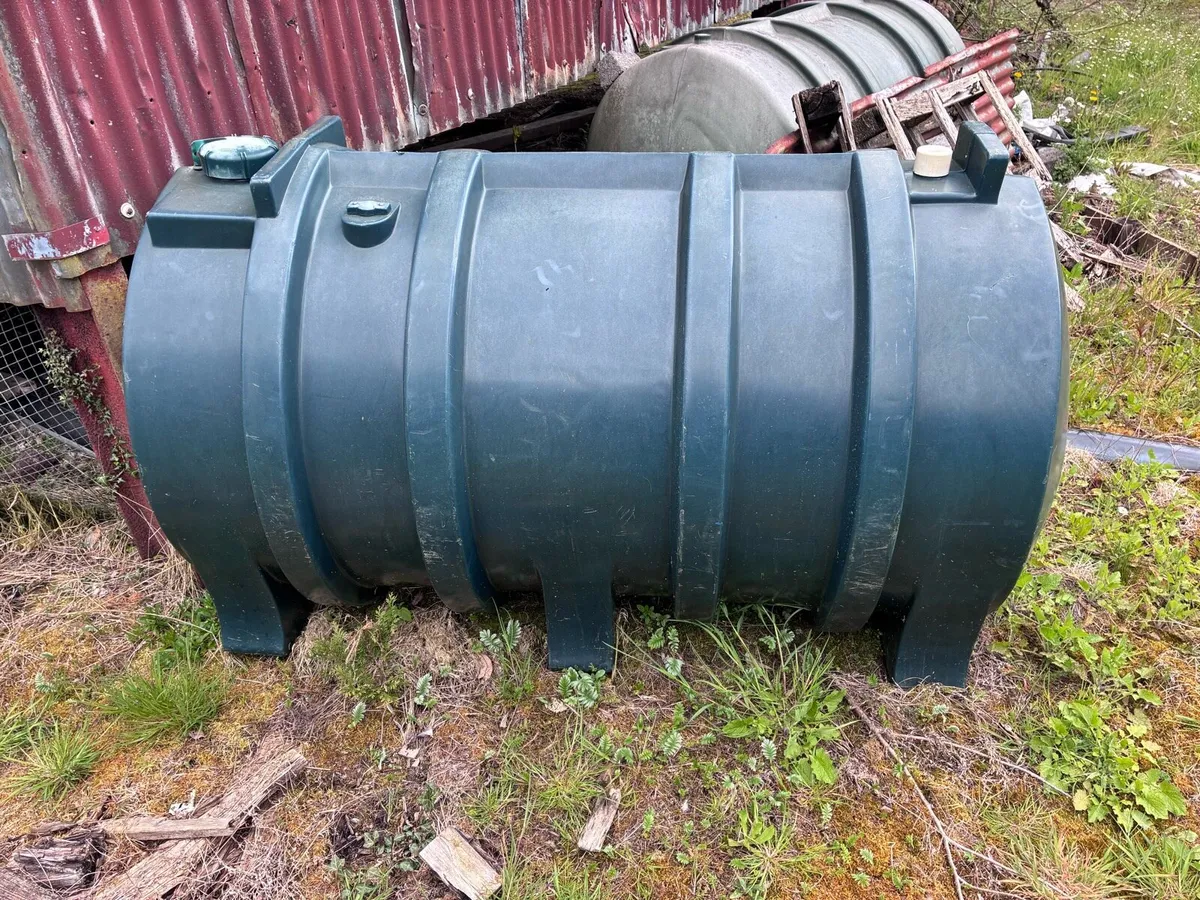 Oil tank - Image 1