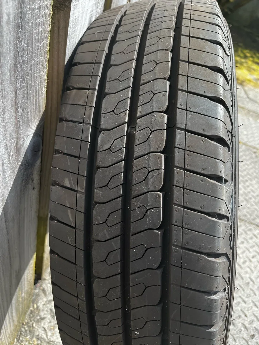 Van Tyres Dunlop Econodrive 205/75/R16C - Image 4