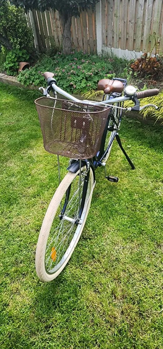 Lady's Bicycle - Image 4