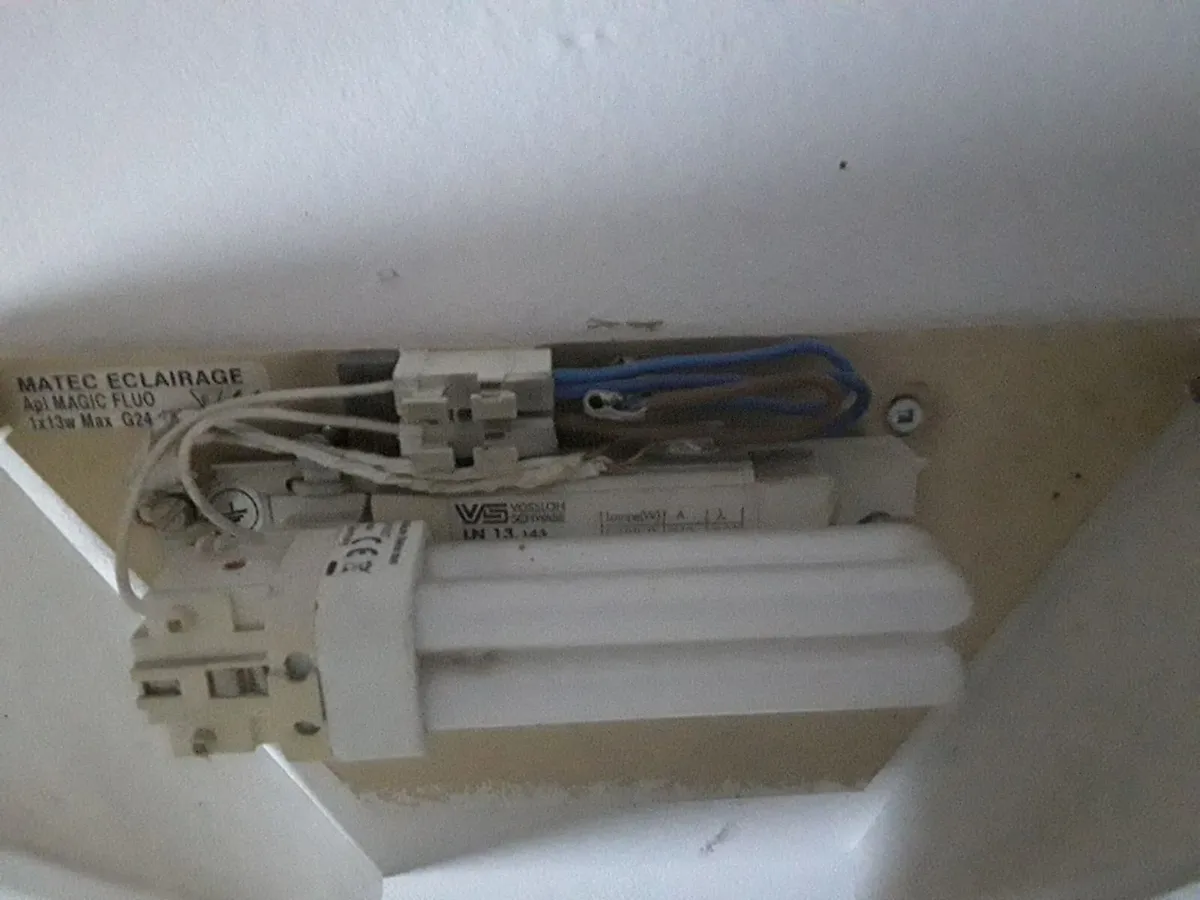 Two glass wall lights perfect working order - Image 4