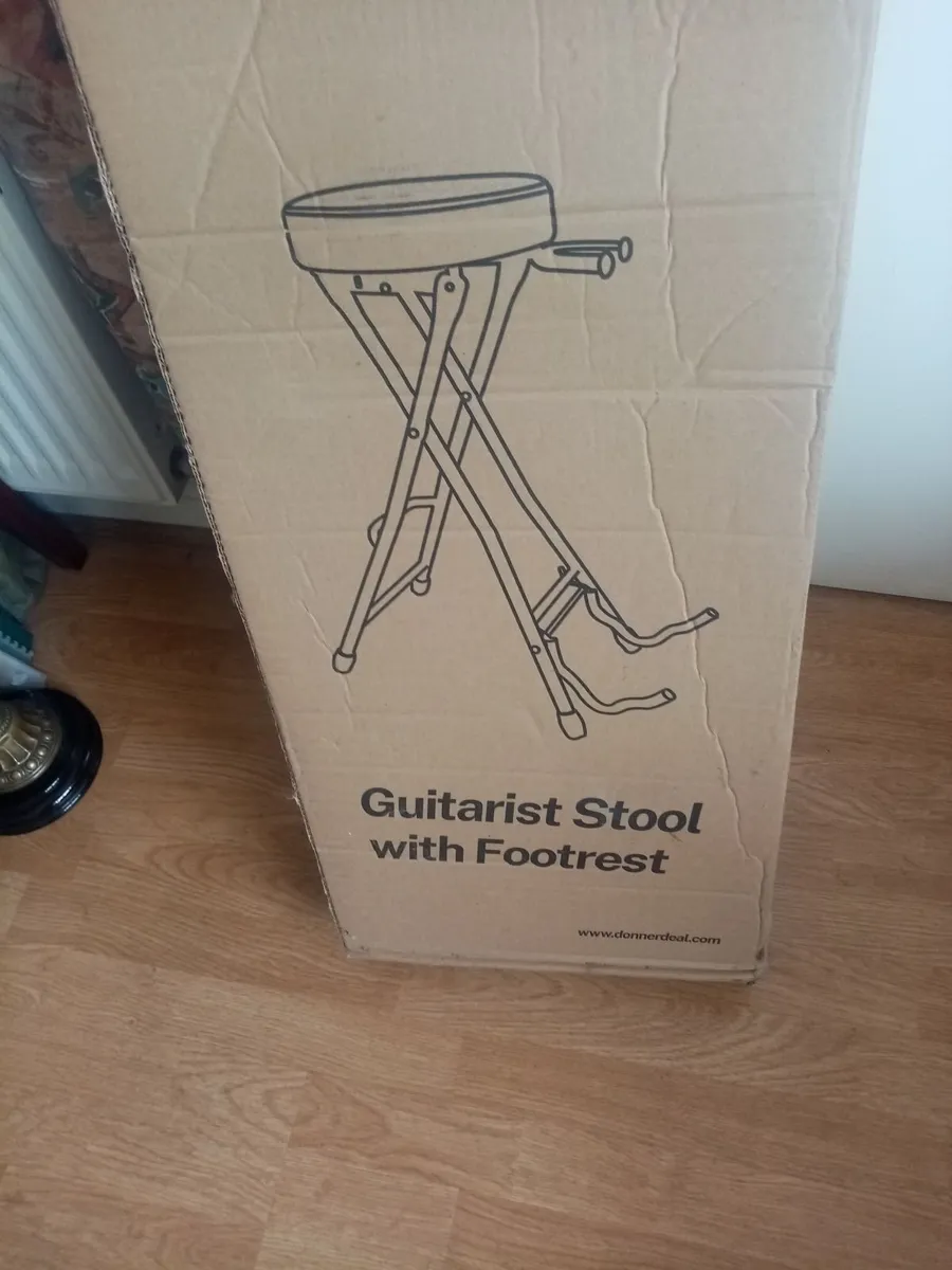 Guitarist  Stool  with footrest - Image 1