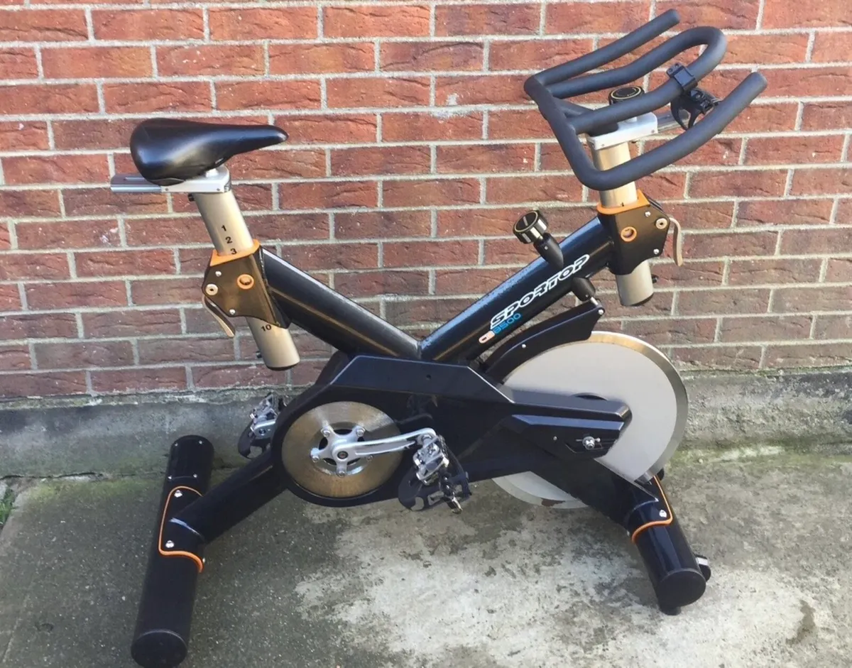 Sportop CB8500 spin bike. 30kg flywheel