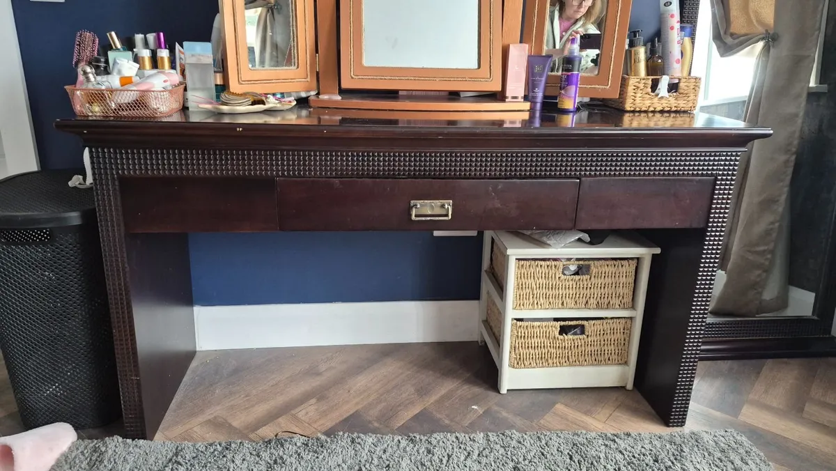 BEDROOM furniture set - Image 1