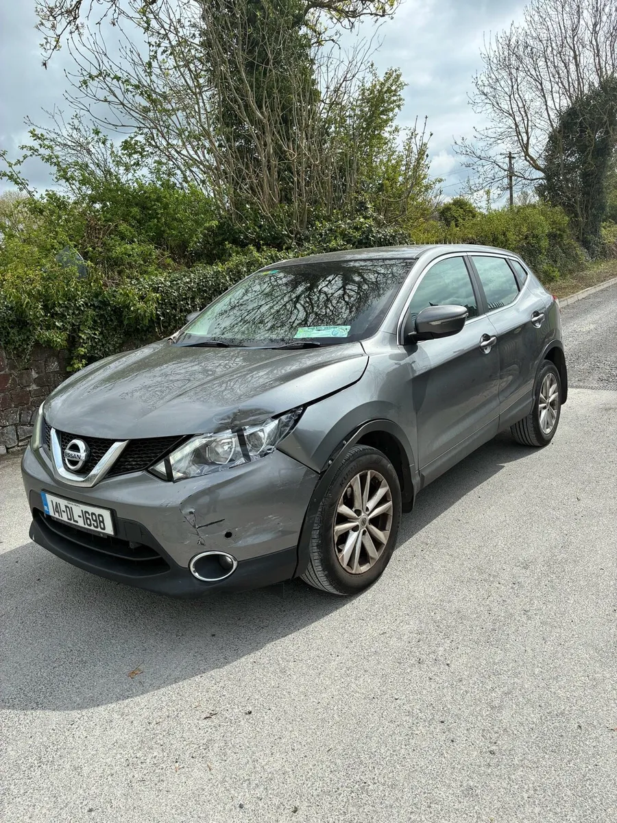 Damaged Nissan Quashai 141 - Image 1