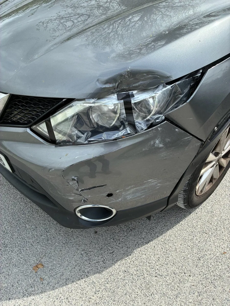 Damaged Nissan Quashai 141 - Image 4